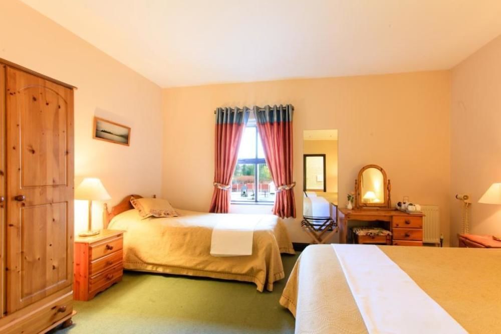 The Yeats County Inn Hotel Tubbercurry Bagian luar foto