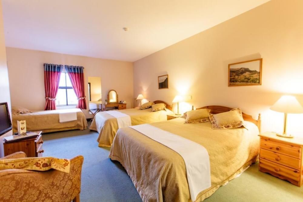 The Yeats County Inn Hotel Tubbercurry Bagian luar foto